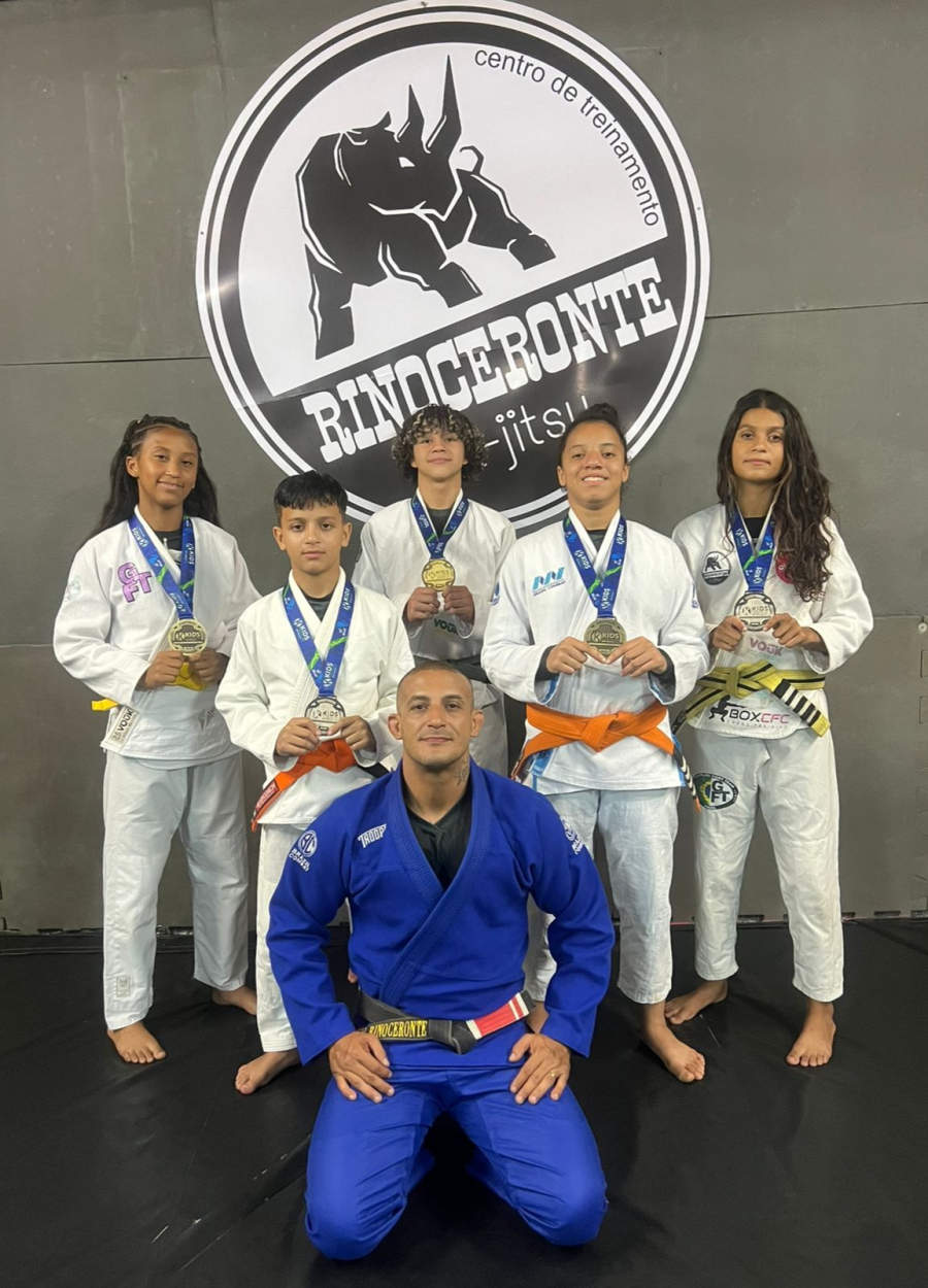 Atletas mirins de Paracambi conquistam medalhas no campeonato internacional kids de Jiu-Jitsu