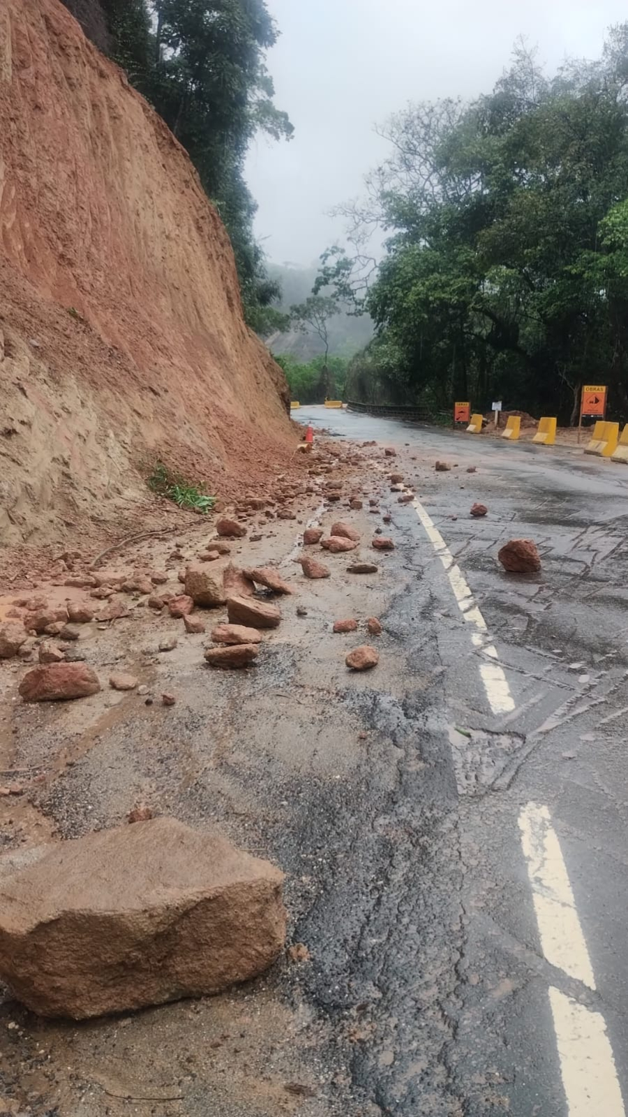 Serra de Paracambi volta a ser interditada após fortes chuvas