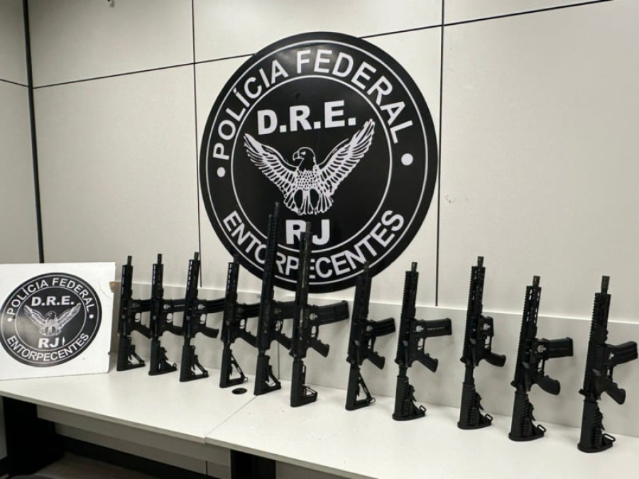 Polícia Federal apreende 11 fuzis e prende dois suspeitos em Paracambi