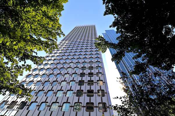 Veículo furtado em frente a caixa